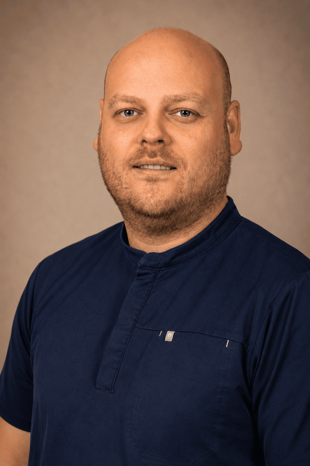 T. van der Vat, Tandarts Implantoloog – NVOI geregistreerd